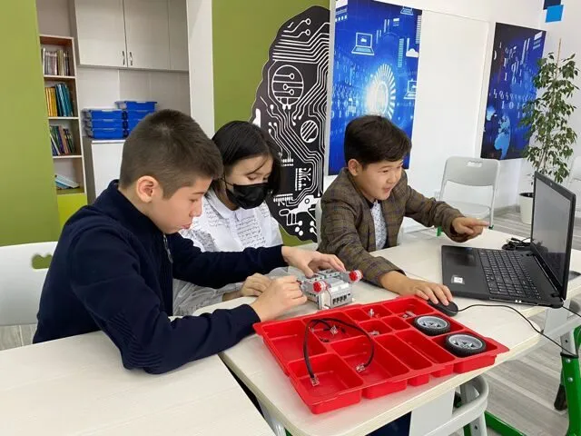 Smart technological school